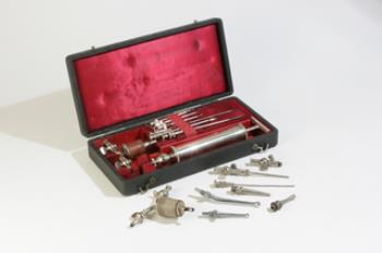 Potain's aspirator with accessories